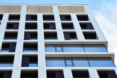 modern bir binada ofisleri için windows 