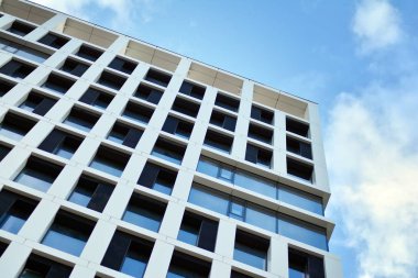 modern bir binada ofisleri için windows 