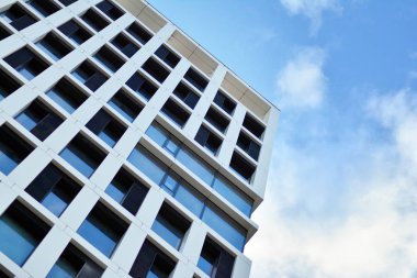 modern bir binada ofisleri için windows 