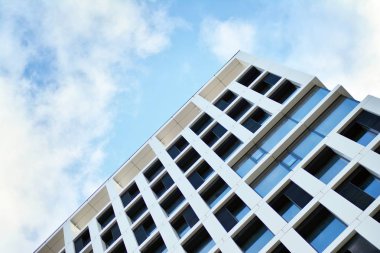 modern bir binada ofisleri için windows 