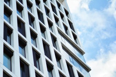 modern bir binada ofisleri için windows 