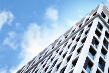 modern bir binada ofisleri için windows 