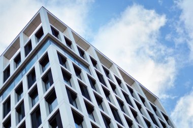 modern bir binada ofisleri için windows 