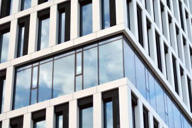 modern bir binada ofisleri için windows 