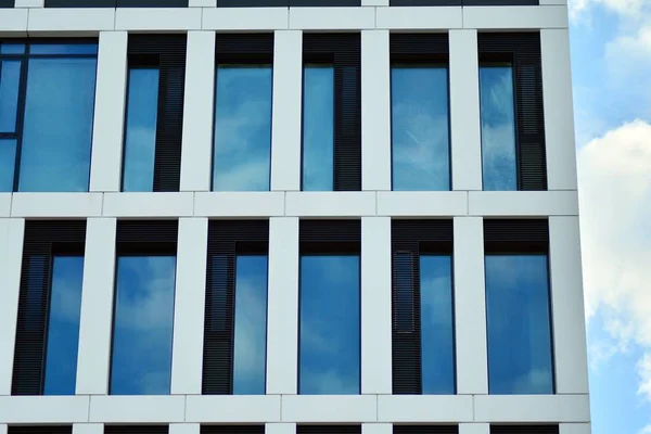 Las Ventanas Edificio Moderno Para Oficinas — Foto de Stock