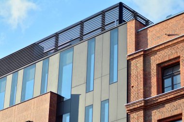 Modern şirket mimarisine sahip şehir manzarası ofis binaları - iş ve başarı kavramı