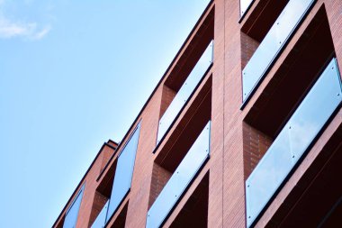 Büyük windows ile Bina Modern kınamak