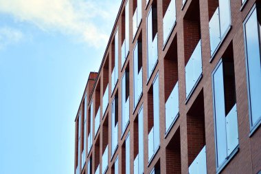 Büyük windows ile Bina Modern kınamak