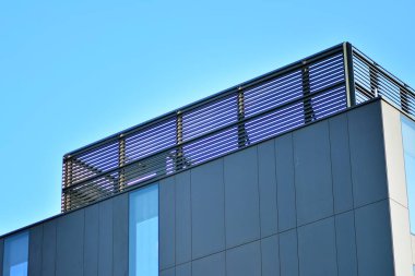 Modern şirket mimarisine sahip şehir manzarası ofis binaları - iş ve başarı kavramı