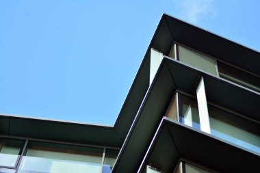 Modern şirket mimarisine sahip şehir manzarası ofis binaları - iş ve başarı kavramı