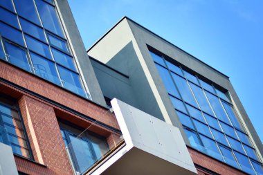 Büyük windows ile Bina Modern kınamak