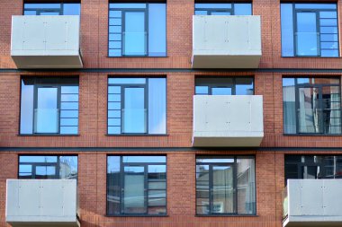 Büyük windows ile Bina Modern kınamak