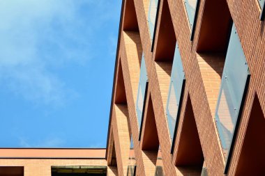 Büyük windows ile Bina Modern kınamak