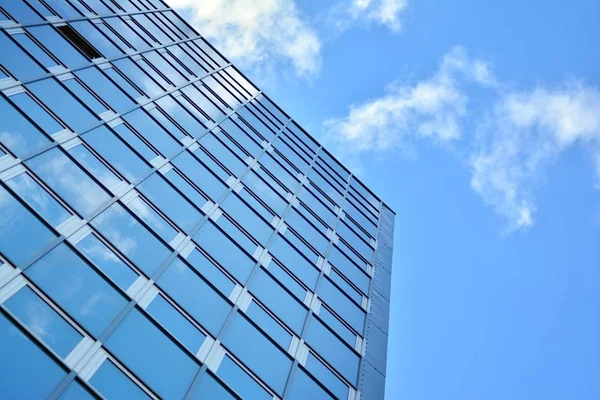 Superficie Del Edificio Vidrio Con Reflejo Las Nubes — Foto de Stock