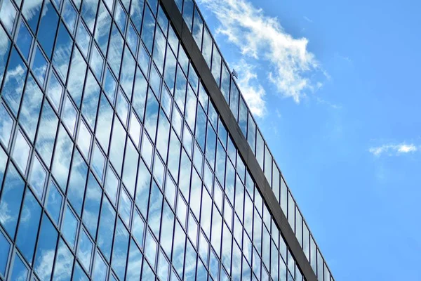 Superficie Del Edificio Vidrio Con Reflejo Las Nubes — Foto de Stock