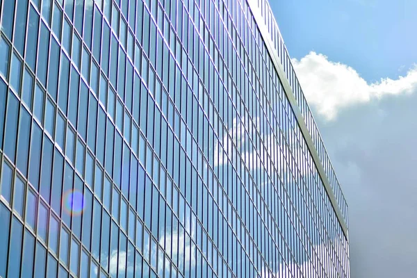 Superficie Del Edificio Vidrio Con Reflejo Las Nubes — Foto de Stock