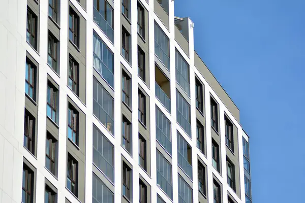 Modern New Executive Apartments Deep Blue Summer Sky — Stock Photo, Image
