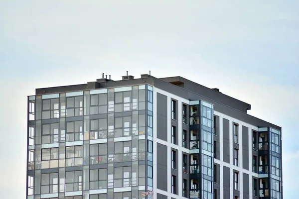 Modernos Apartamentos Ejecutivos Nuevos Con Cielo Azul Profundo Verano — Foto de Stock