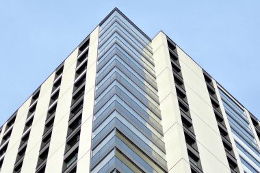 Çok öykülü yeni modern apartman. Şık oturma blok daireler.