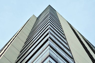 Çok öykülü yeni modern apartman. Şık oturma blok daireler.