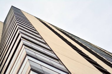 Çok öykülü yeni modern apartman. Şık oturma blok daireler.