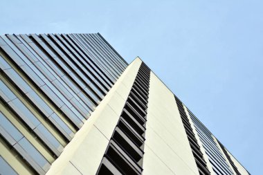 Çok öykülü yeni modern apartman. Şık oturma blok daireler.