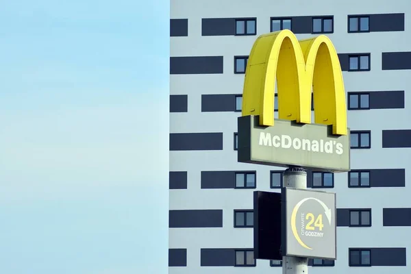 Warszawa Polska Marca 2019 Zarejestruj Mcdonald Firma Szyld Mcdonald — Zdjęcie stockowe