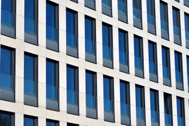 Mimari - modern kentsel güzellik geometri parçası. Mavi cam duvar.