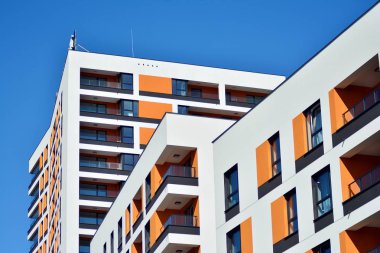 Yeni gün güneşli yaz konut bina yapı