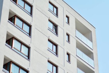 Modern apartmanın önünde parçası. Çok modern daire ev.