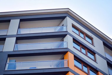 Modern apartmanın önünde parçası. Çok modern daire ev.