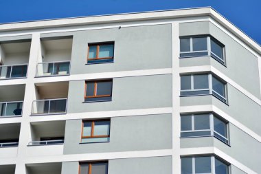 Modern apartmanın önünde parçası. Çok modern daire ev.