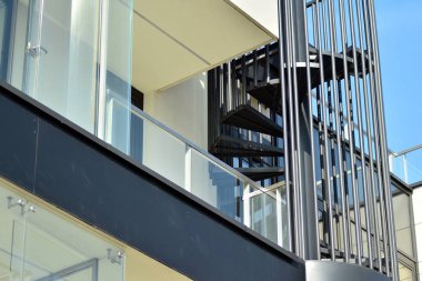 Modern apartmanın önünde parçası. Çok modern daire ev.