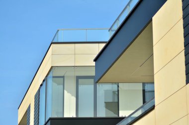 Modern apartmanın önünde parçası. Çok modern daire ev.