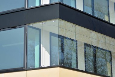 Modern apartmanın önünde parçası. Çok modern daire ev.