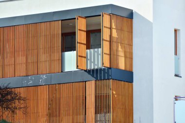 Modern apartmanın önünde parçası. Çok modern daire ev.