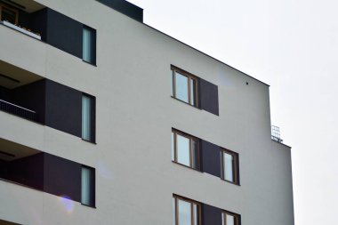 Modern apartmanın önünde parçası. Çok modern daire ev.