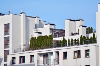 Modern apartmanın önünde parçası. Çok modern daire ev.