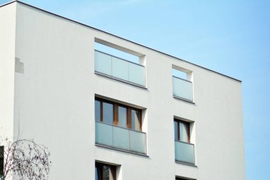 Modern apartmanın önünde parçası. Çok modern daire ev.