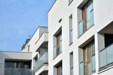 Modern apartmanın önünde parçası. Çok modern daire ev.