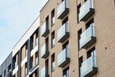 Modern apartmanın önünde parçası. Çok modern daire ev.