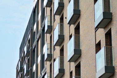 Modern apartmanın önünde parçası. Çok modern daire ev.