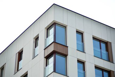 Modern apartmanın önünde parçası. Çok modern daire ev.
