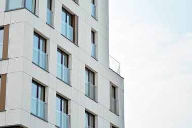 Modern apartmanın önünde parçası. Çok modern daire ev.