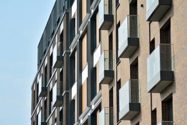 Modern apartmanın önünde parçası. Çok modern daire ev.