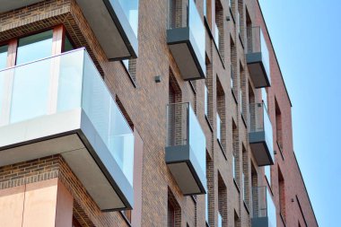 Modern apartmanın önünde parçası. Çok modern daire ev.