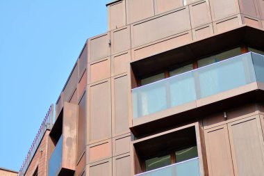 Modern apartmanın önünde parçası. Çok modern daire ev.