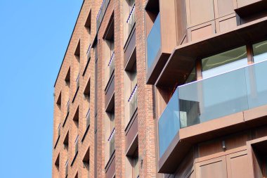 Modern apartmanın önünde parçası. Çok modern daire ev.