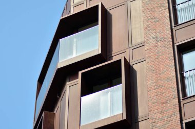 Modern apartmanın önünde parçası. Çok modern daire ev.