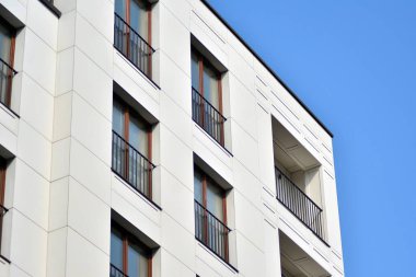 Modern apartmanın önünde parçası. Çok modern daire ev.